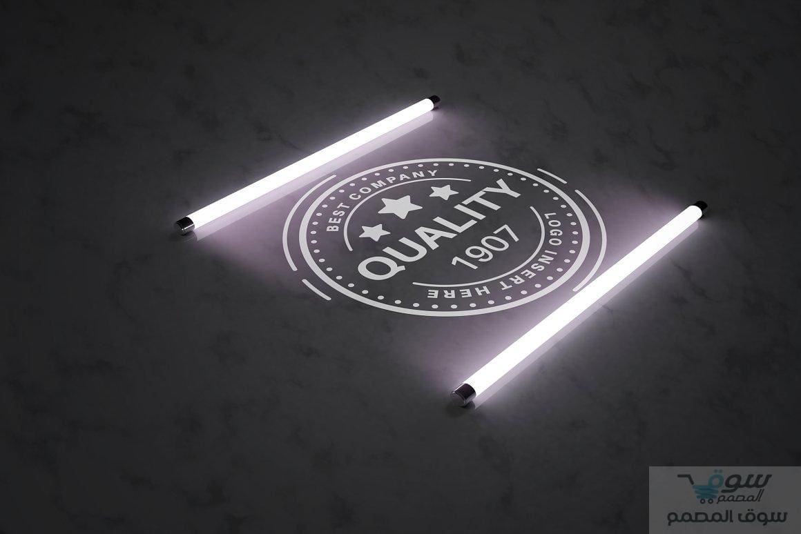 الشعار في ضوء مصباح الفلورسنت