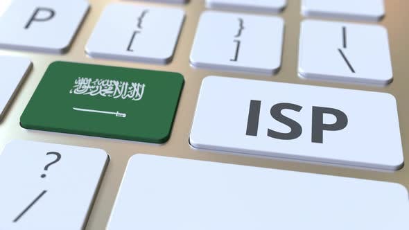 نص مقدم خدمة الإنترنت وعلم المملكة العربية السعودية على لوحة المفاتيح